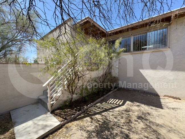 Building Photo - 8915 E Wes Pl