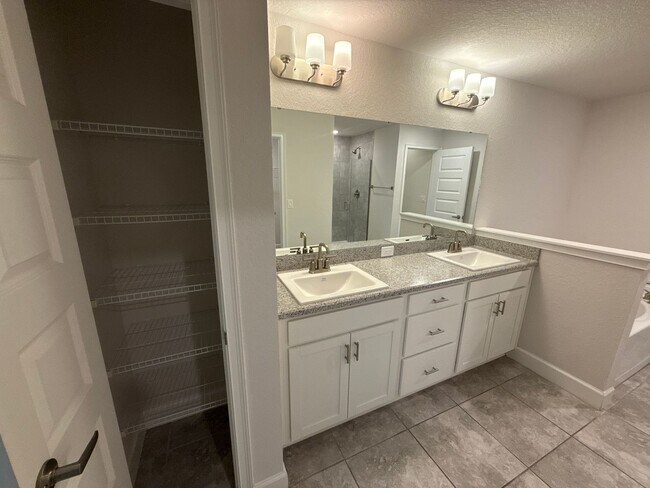 Building Photo - Truly Stunning 4-bedroom, 3-bathroom, 2 car garage in the beautiful new community of Villimar