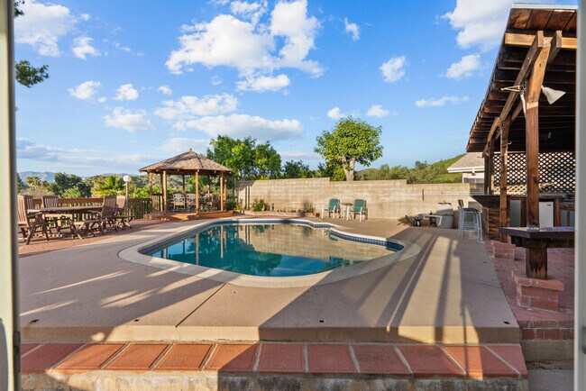 Building Photo - 10561 Alskog St