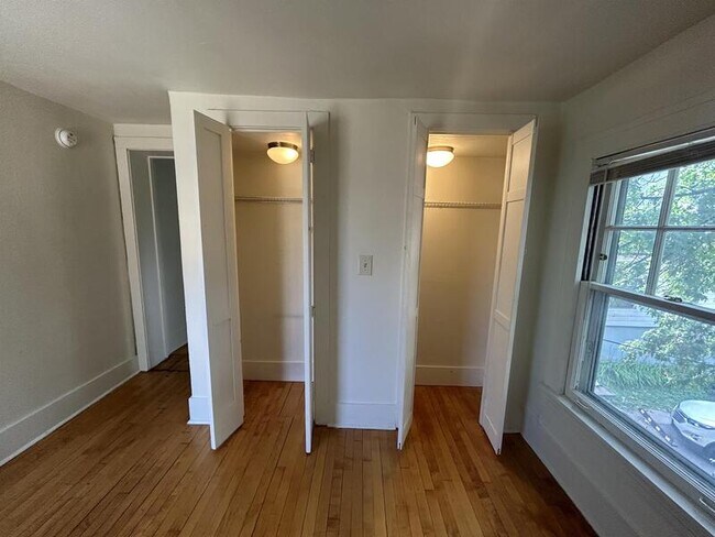 Building Photo - 240 W Lakelawn Pl