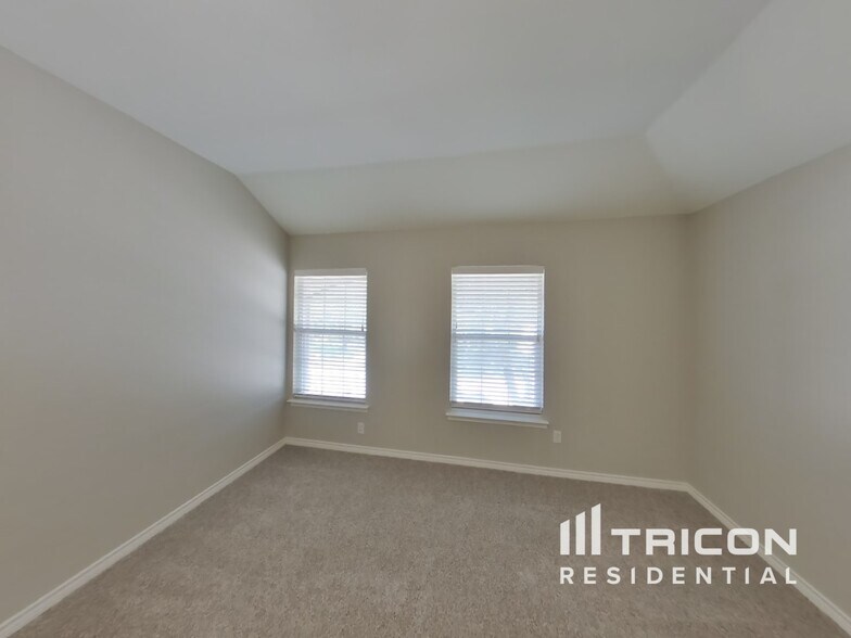 Building Photo - 8401 Manchester Dr