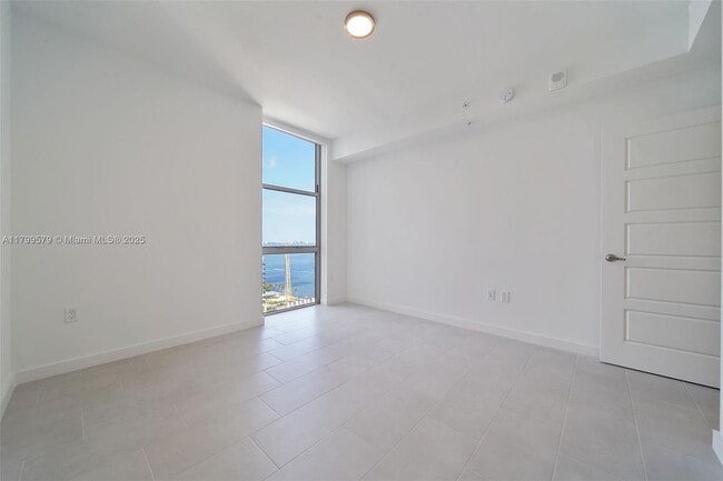 Building Photo - 2150 N Bayshore Dr