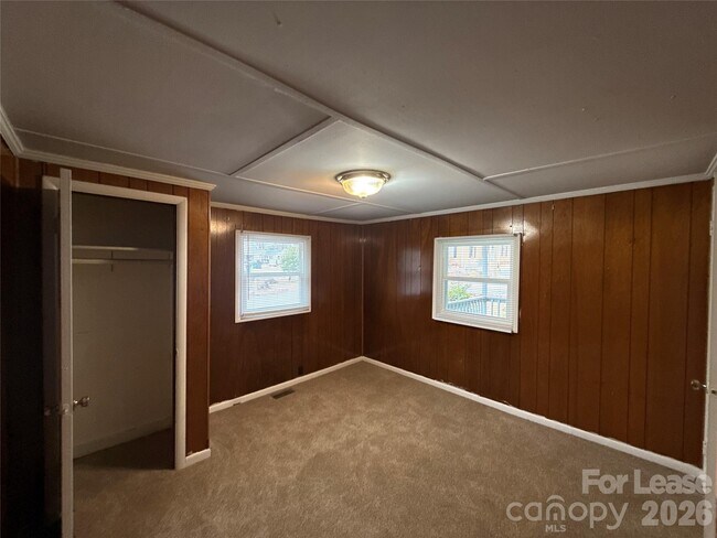 Building Photo - 3131 Seymour Dr