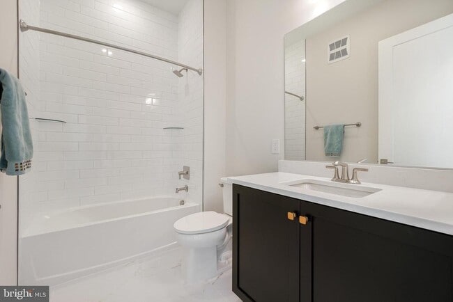 Building Photo - 23651 Havelock Walk Ter