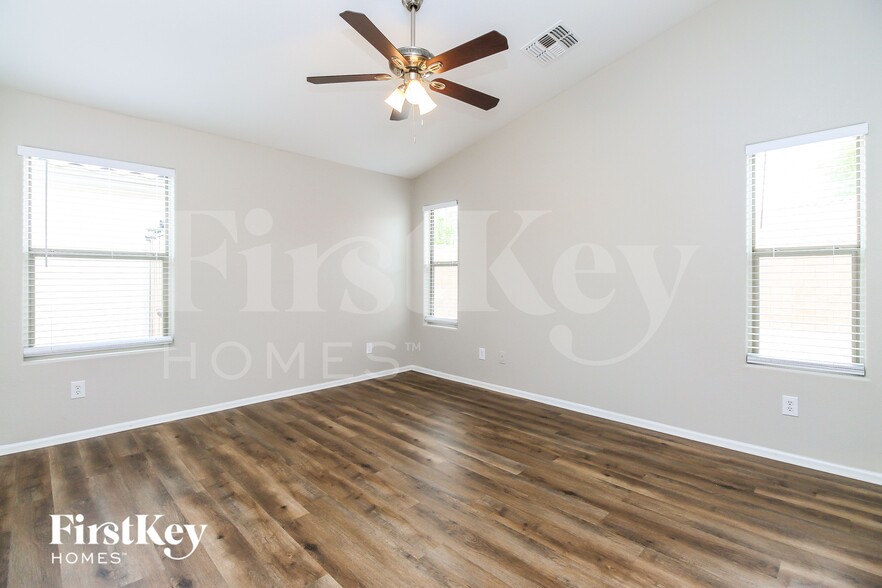 Building Photo - 29271 N Rosewood Dr