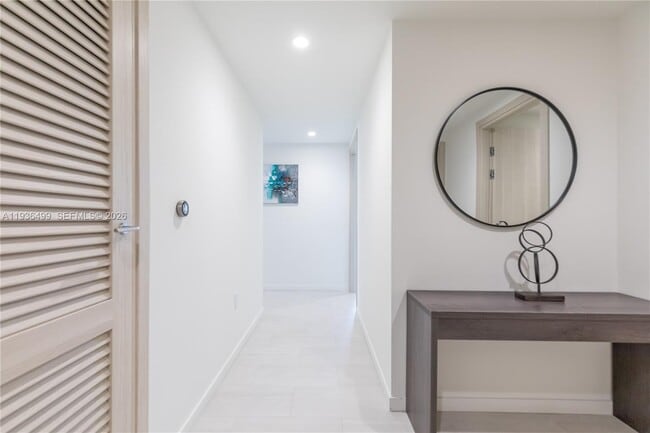 Building Photo - 1000 Brickell Plaza