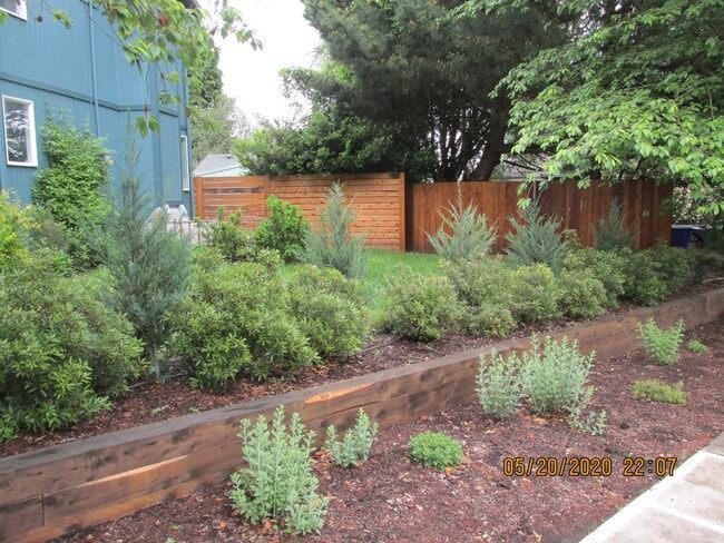 Building Photo - Great Location !  Walk Score 82**    3 br 1.5 bth , W/D Included, Garage,  Trex deck** Includes y...