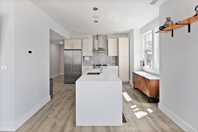 Building Photo - 176 Humboldt Ave