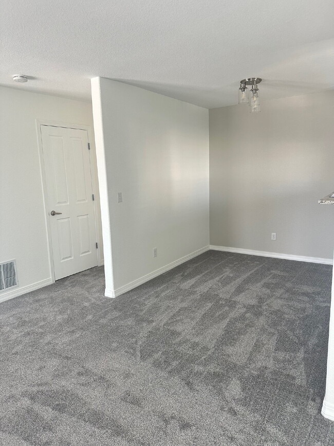 Building Photo - "Charming 2-Bed Townhouse Retreat with 2.5 Baths in Lochbuie – Spacious 1312 Sq. Ft. Living!"