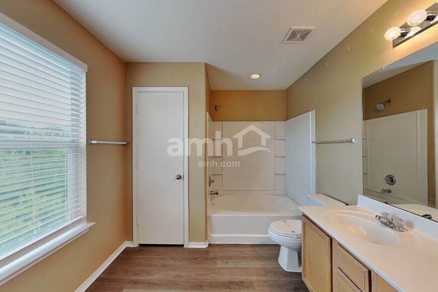 Building Photo - 5337 Mathra Dr