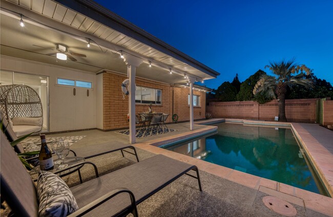 Building Photo - Fully furnished Tempe home with gorgeous b...