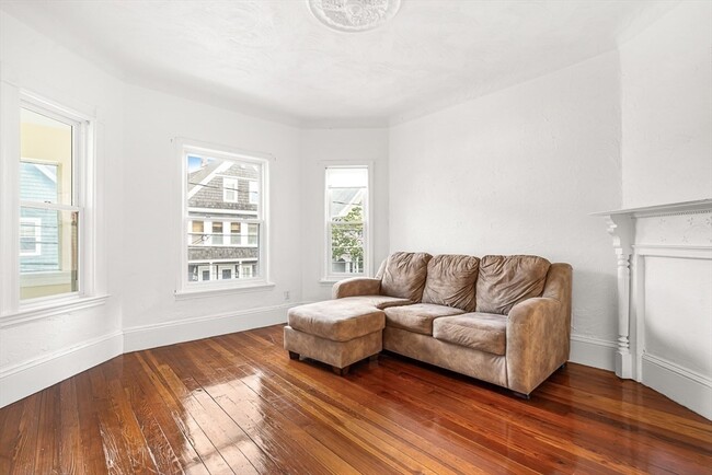 Building Photo - 36 Windsor Rd