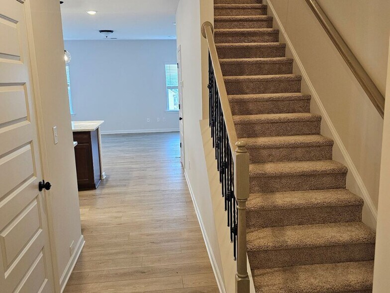 Building Photo - 700 Shetland Trl