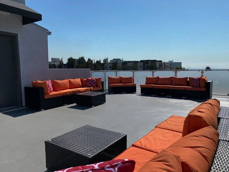 662 Kelton Avenue, Westwood, CA 90024 - ROOF DECK w/ Great Views! - 662 Kelton Ave