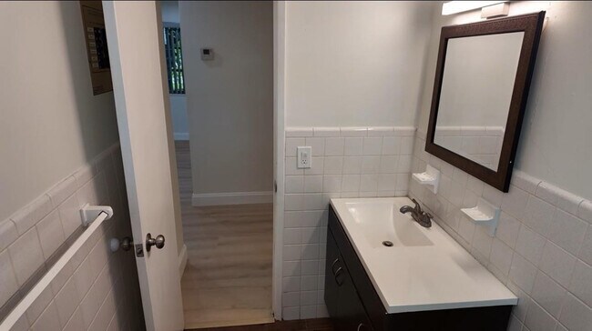 Building Photo - 600 NW 38th Ct