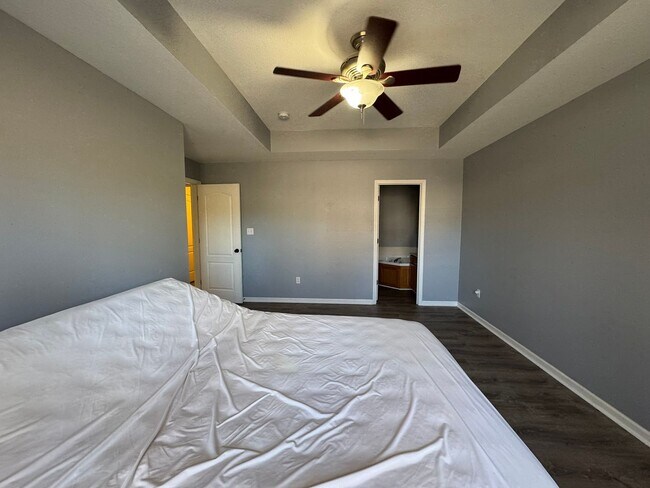 Building Photo - 2603 Oakfield Dr