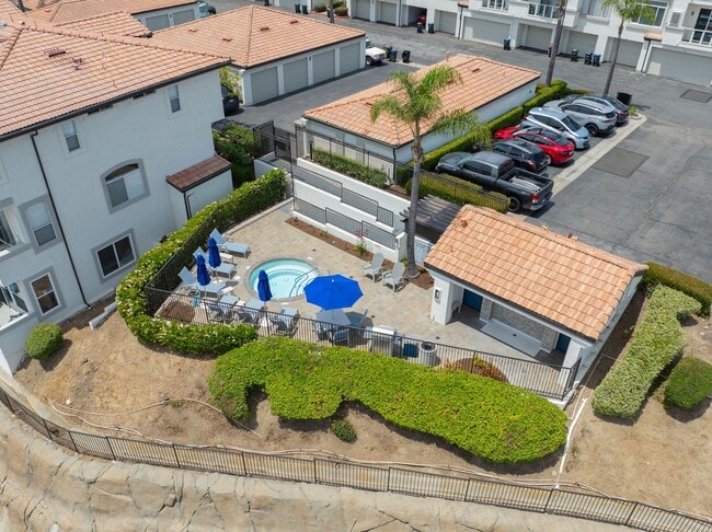 Building Photo - Elegantly Furnished Coastal Condo with Mountain Views