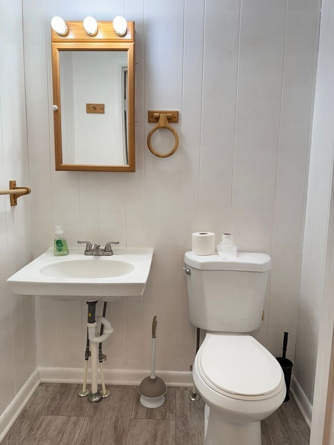 Building Photo - 3 Bedroom, 2 Bath Home in Manheim - Fenced...