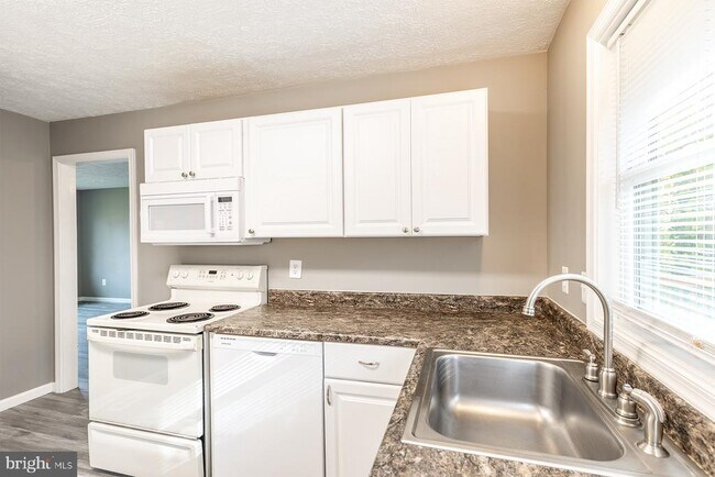 Building Photo - 847 Harbor View Terrace