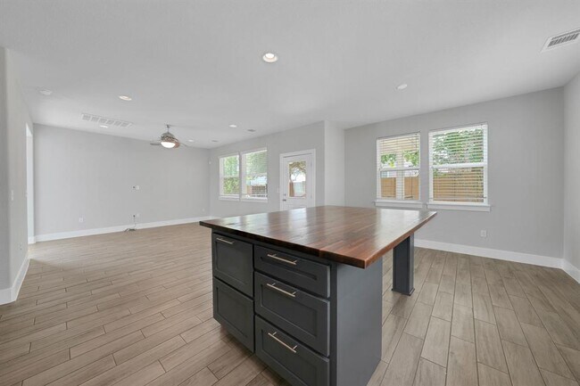 Building Photo - 7408 Brynner St