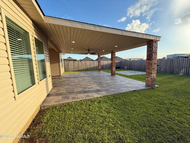 Building Photo - 200 Broussard Hl Dr