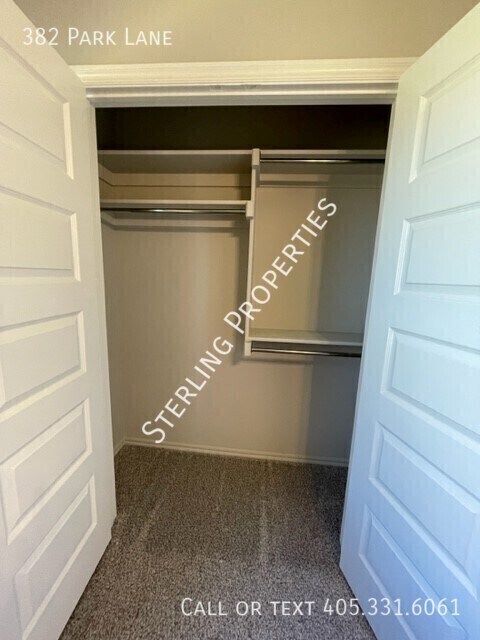 Building Photo - 382 Park Ln