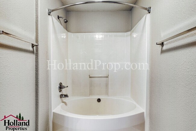 Building Photo - Bright Ground-Floor Condo with Private Patio in Beaverton