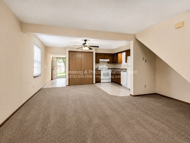 Building Photo - 3557-3563 NE Independence Cir