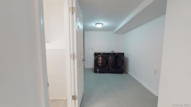 Building Photo - 67-12 Juno St