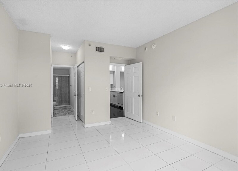 Building Photo - 2200 E Preserve Way