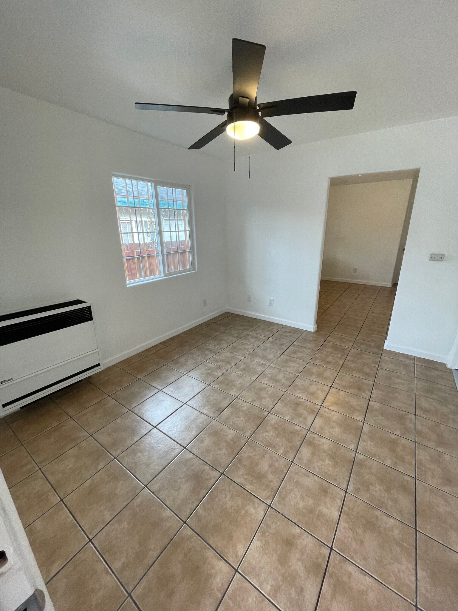 Building Photo - 1030 E 46th St