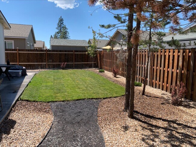 Building Photo - Newer cute bungalow in La Pine OR