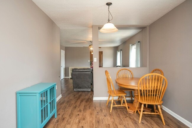Building Photo - 3 Bed home in Carthage with large basement!