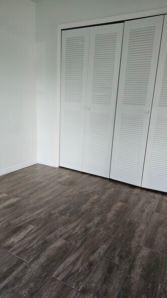 Building Photo - 1371 Melshire Ave