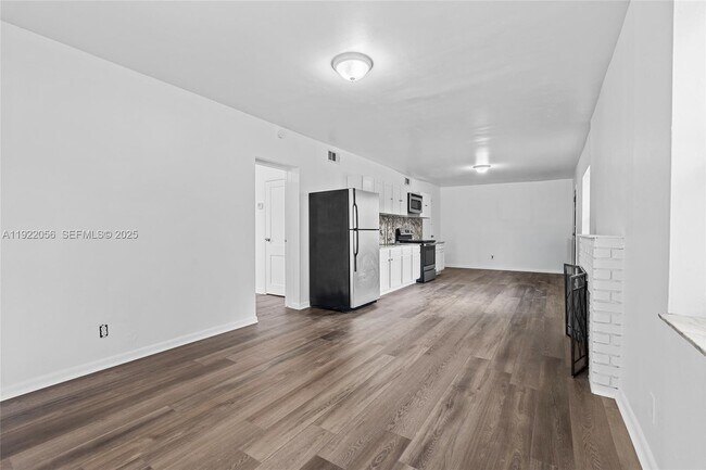 Building Photo - 201 S Biscayne River Dr