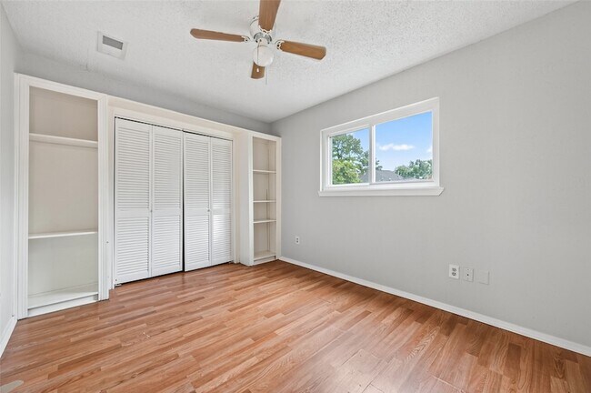Building Photo - 10419 Appleridge Dr