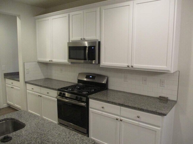 Building Photo - 3 Bedroom, 2.5 Bathroom Andasio Villiage H...