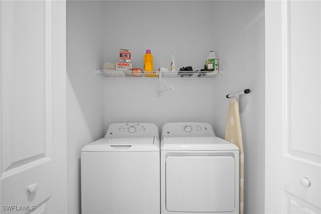 Building Photo - 15285 Grn Acrs Ave