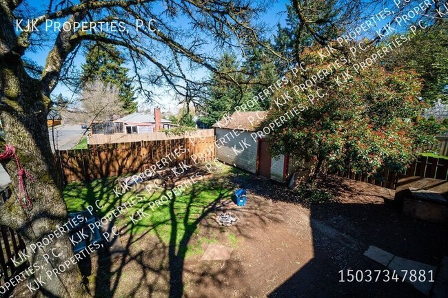 Building Photo - Stacked Duplex-Upstairs Woodstock Airy Apa...