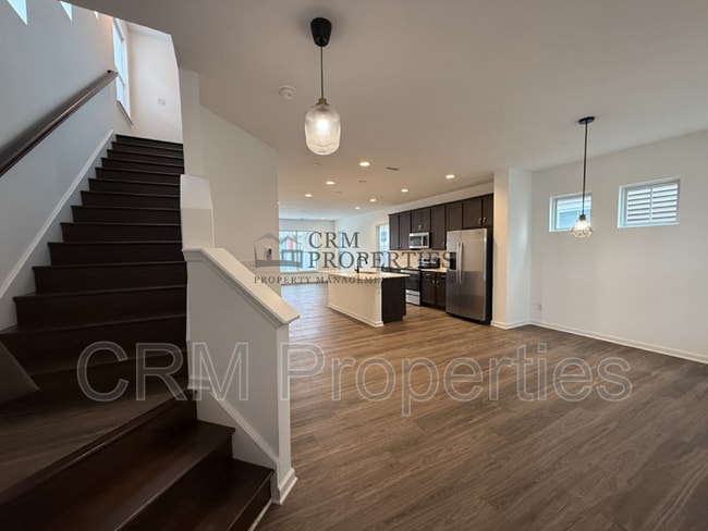 Building Photo - 326 N Warman Ave