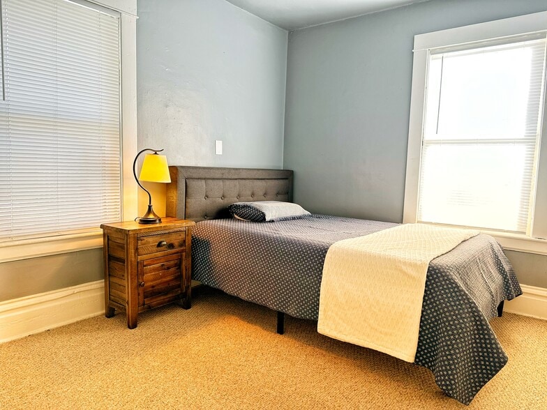 Building Photo - 807 W Vine St