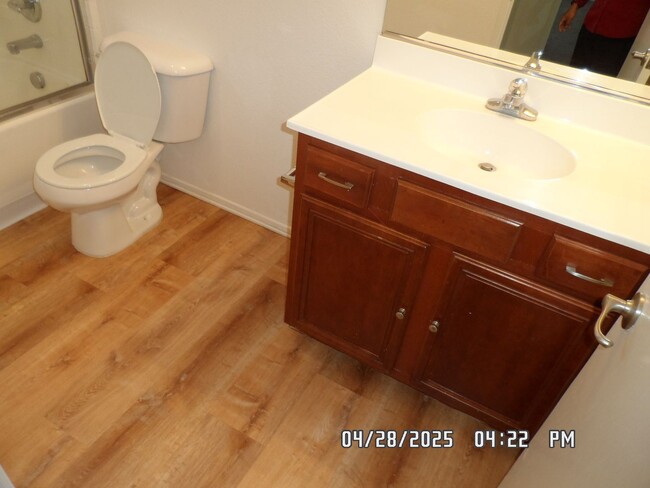Building Photo - 3 Bedrooms, 2 1/2 Bathrooms, 2 Story, Loft...