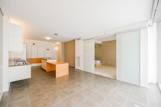 Building Photo - 1 bedroom in the heart of City Center on t...