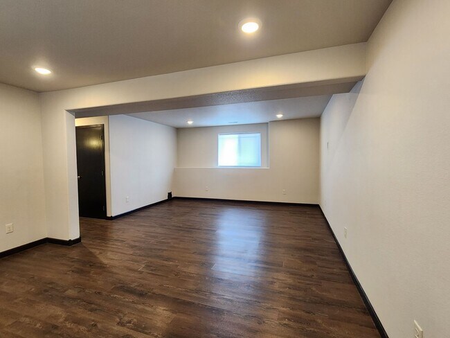 Building Photo - ** SPECIAL MOVE-IN OFFER ** 4 Bedroom, 3 B...