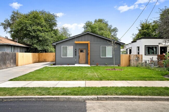 Building Photo - $2,500 - 3 Bed / 2 Bath Brand New Construc...