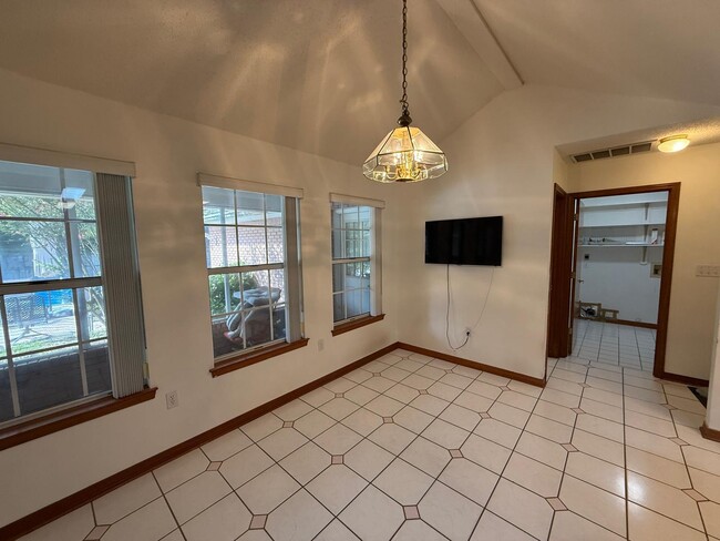 Building Photo - 4444 Southminster Cir