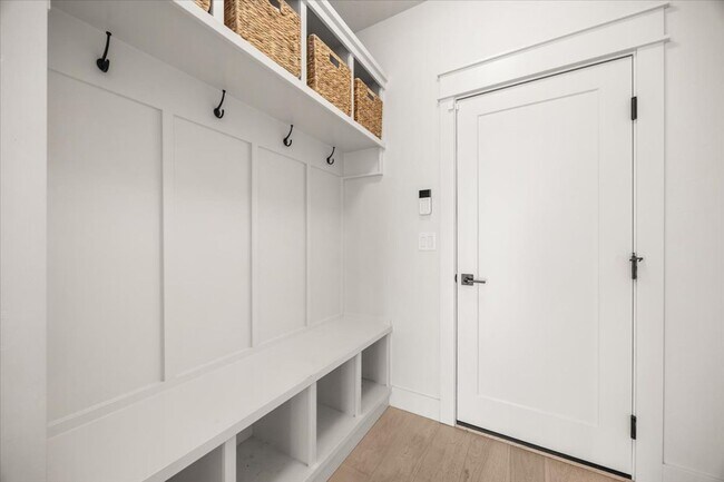 Building Photo - Amazing Neighborhood 2 Bed 2 Bath Plus Office