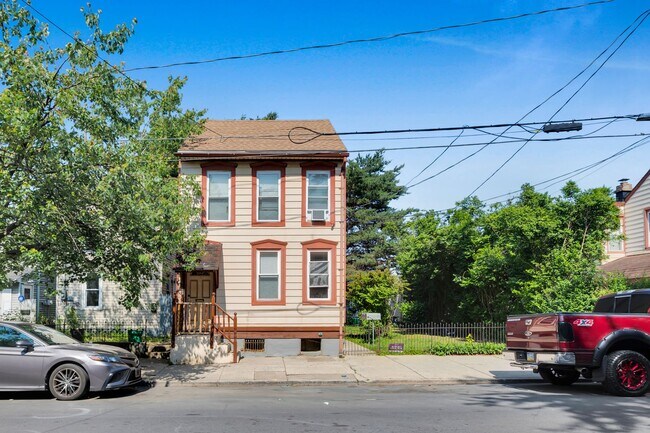Primary Photo - 523 N Ninth St