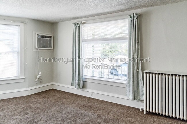 Building Photo - 1432 W Knox Ave