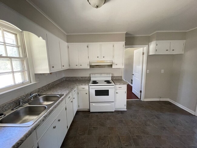 Building Photo - 3 bed/2 bath home in Martinez w/huge backyard and covered patio